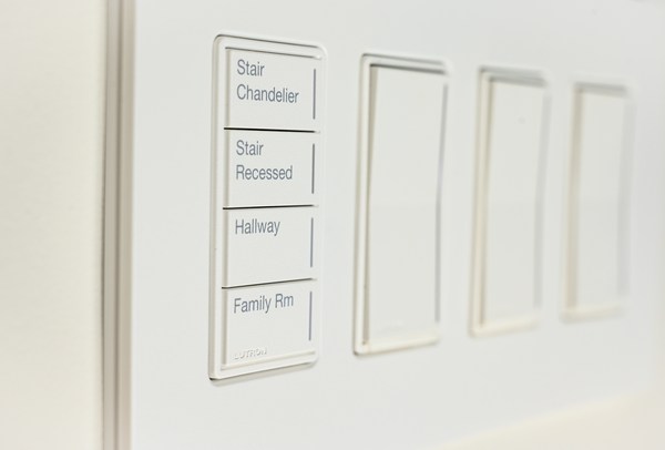 Wall-mounted lighting control keypad